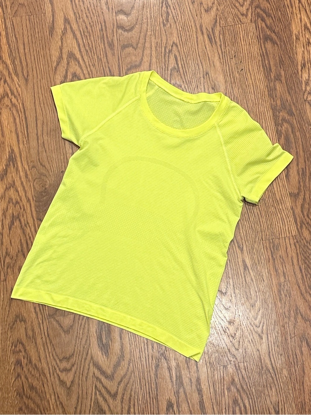 Lululemon Swiftly Tech Short Sleeve Highlight Yellow | Size 6